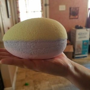 Giant bathbombs